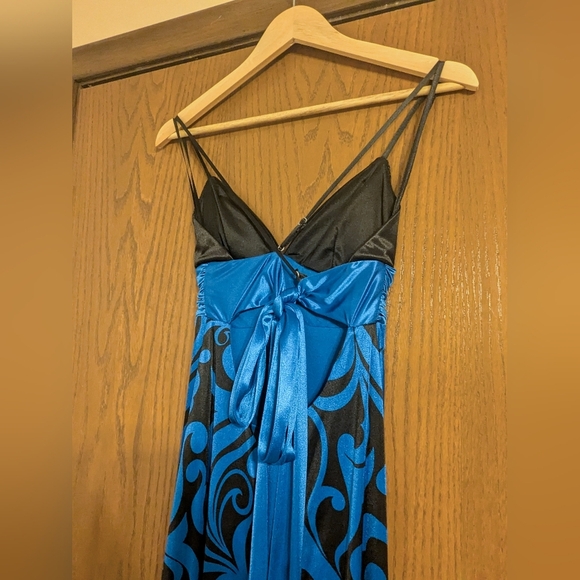 Elegant Black and Blue Patterned Dress - Picture 3 of 5